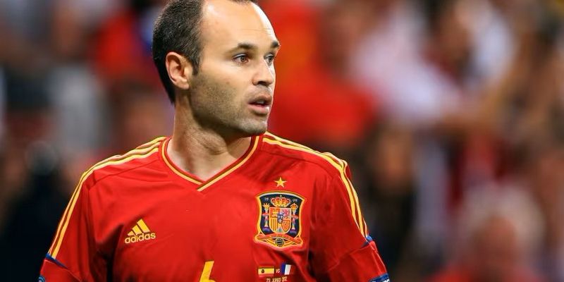 Andrés Iniesta đã cùng tuyển Tây Ban Nha vô địch tổng cộng 3 giải đấu lớn liên tiếp