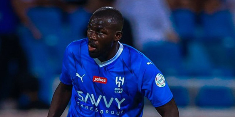 Koulibaly là cầu thủ thứ hai của Al-Hilal trong top 10 cầu thủ thu nhập cao nhất